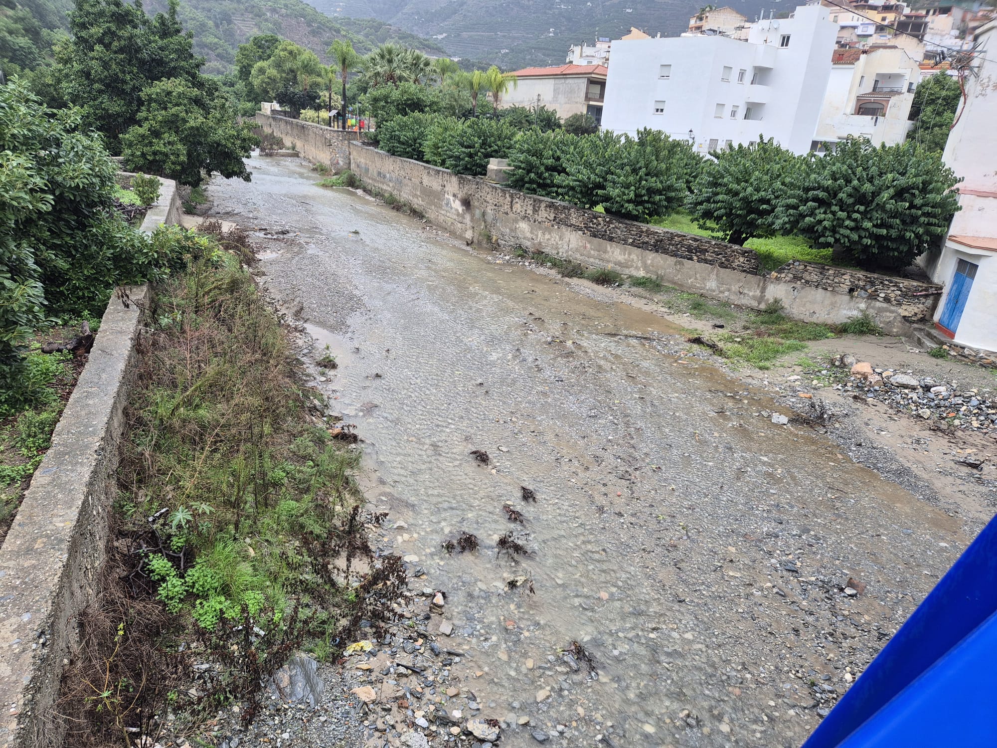 Por ahora no se registran incidencias durante la mañana con lluvia muy buena para el campo